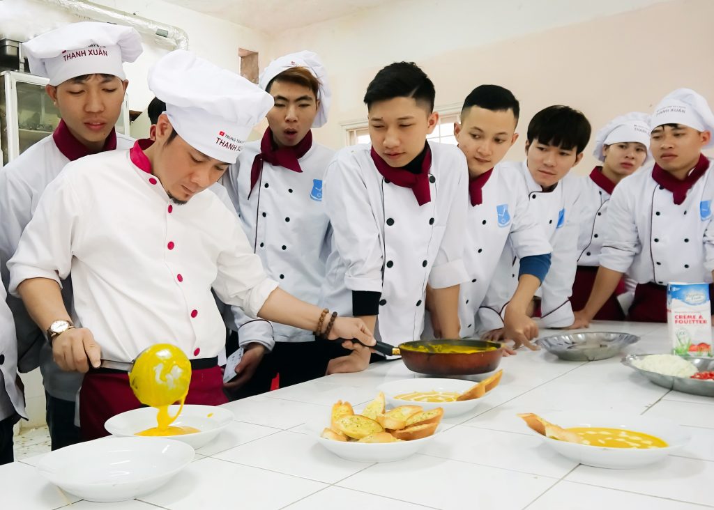 Nghề đầu bếp có tương lai không? Cơ hội và thu nhập