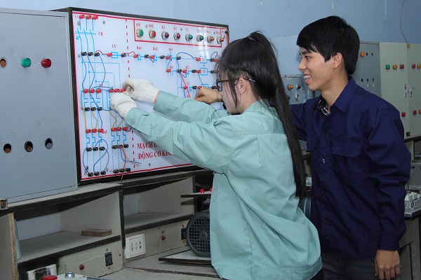 Vì sao nên lựa chọn học ngành điện? Triển vọng ngành điện?
