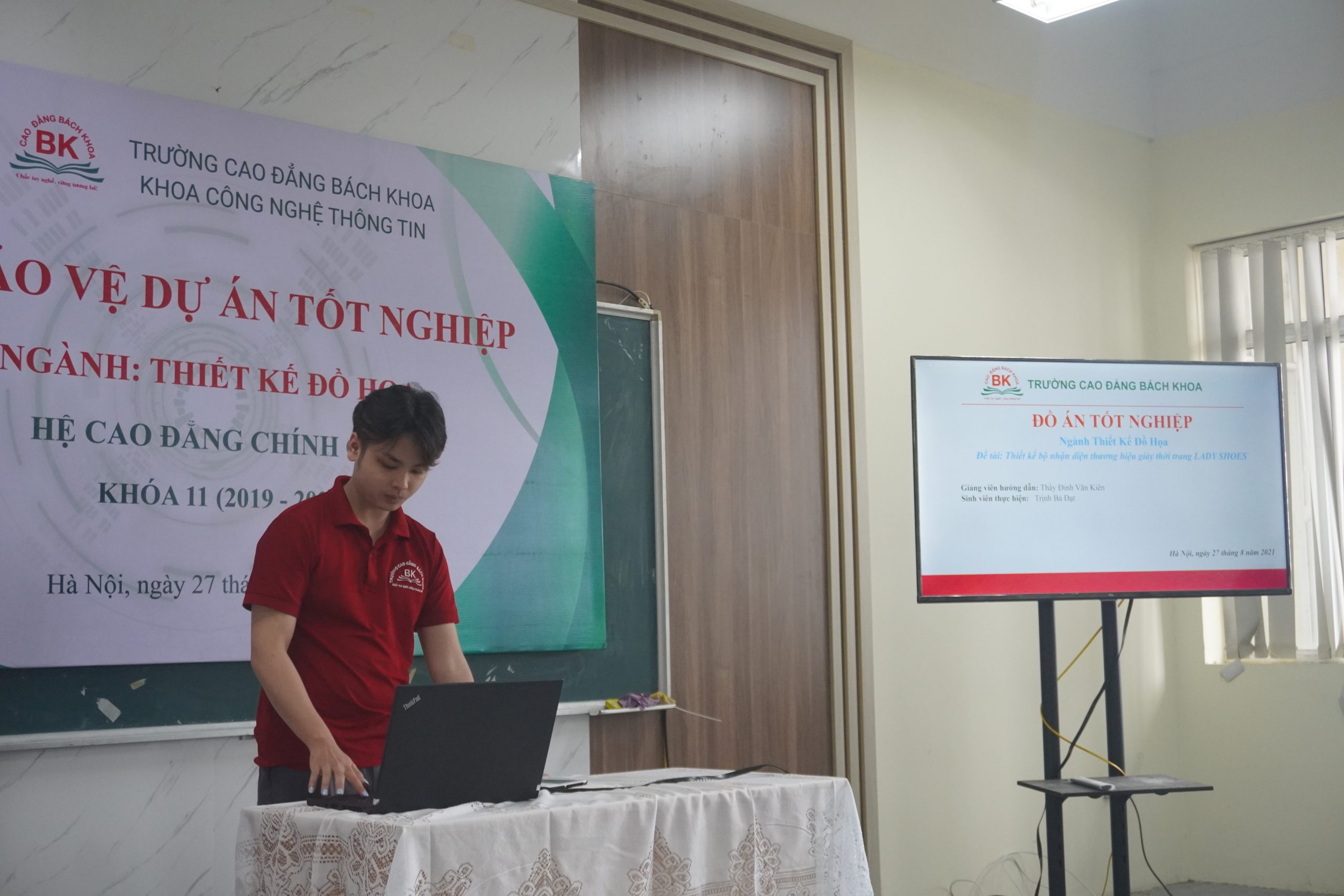 Sinh viên thiết kế đồ họa