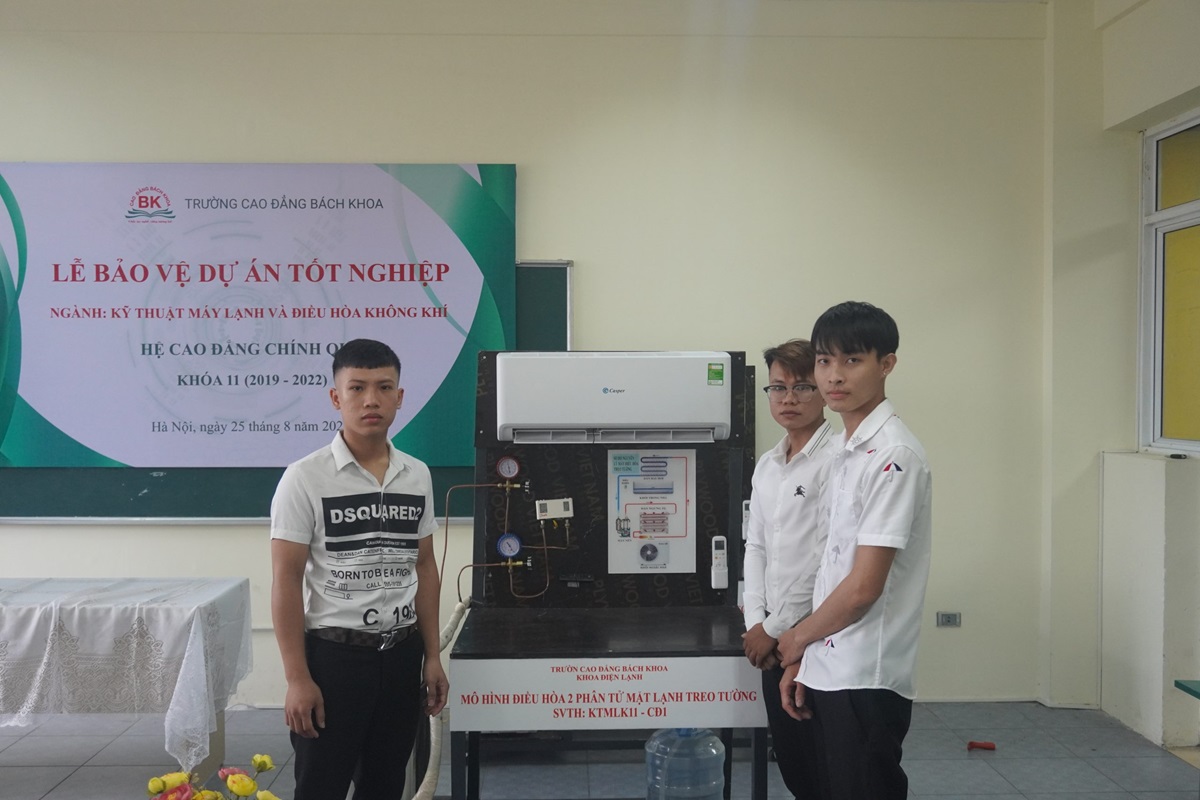 hình ảnh tại Lễ bảo vệ đồ án tốt nghiệp khóa 11 Cao đẳng chính quy ngành Kỹ thuật máy lạnh và Điều hòa không khí tại trường Cao đẳng Bách Khoa
