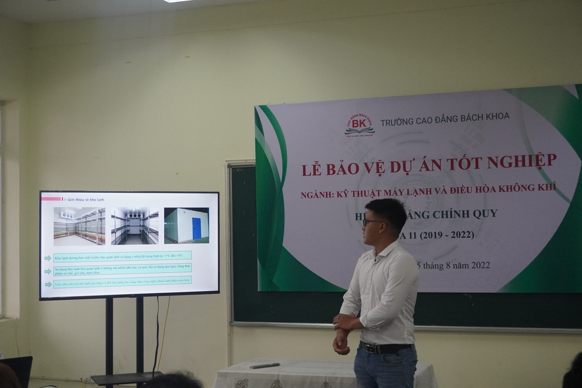 hình ảnh tại Lễ bảo vệ đồ án tốt nghiệp khóa 11 Cao đẳng chính quy ngành Kỹ thuật máy lạnh và Điều hòa không khí tại trường Cao đẳng Bách Khoa