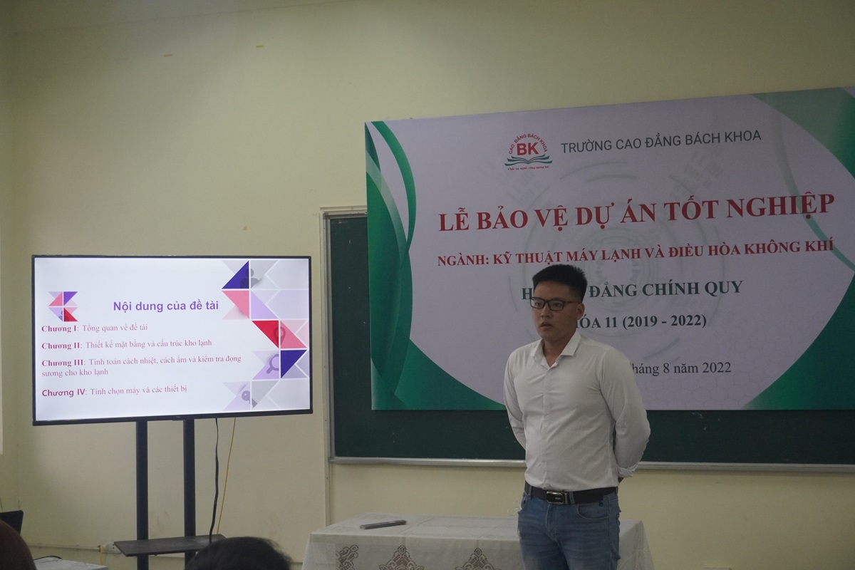 hình ảnh tại Lễ bảo vệ đồ án tốt nghiệp khóa 11 Cao đẳng chính quy ngành Kỹ thuật máy lạnh và Điều hòa không khí tại trường Cao đẳng Bách Khoa