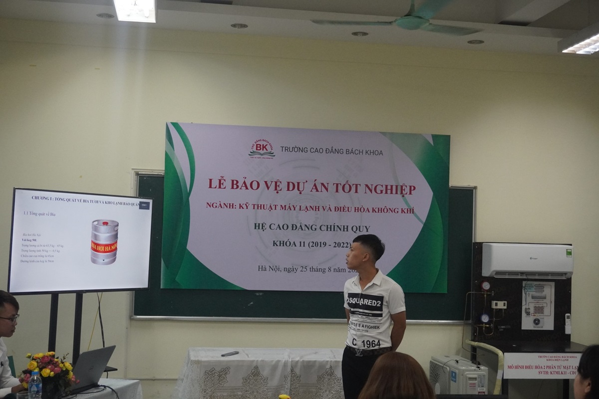 hình ảnh tại Lễ bảo vệ đồ án tốt nghiệp khóa 11 Cao đẳng chính quy ngành Kỹ thuật máy lạnh và Điều hòa không khí tại trường Cao đẳng Bách Khoa