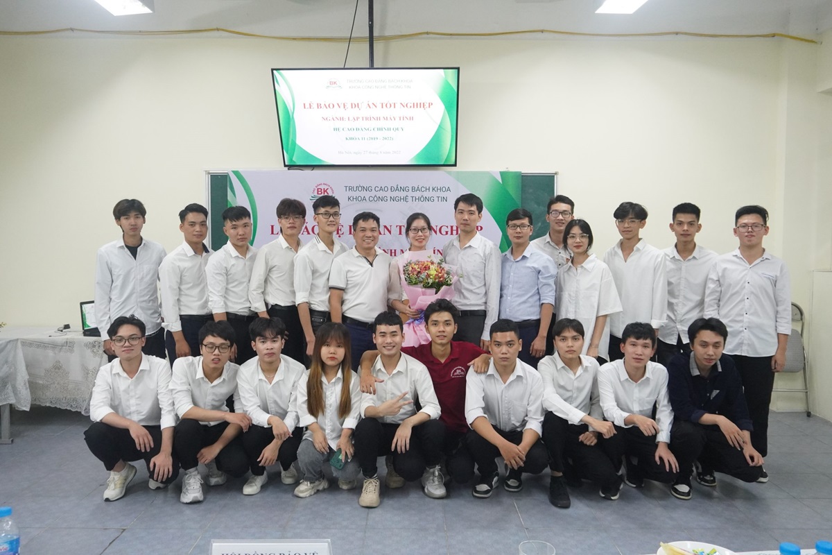 Sinh viên K11 ngành Lập trình máy tính hoàn thành xuất sắc Lễ bảo vệ đồ án tốt nghiệp