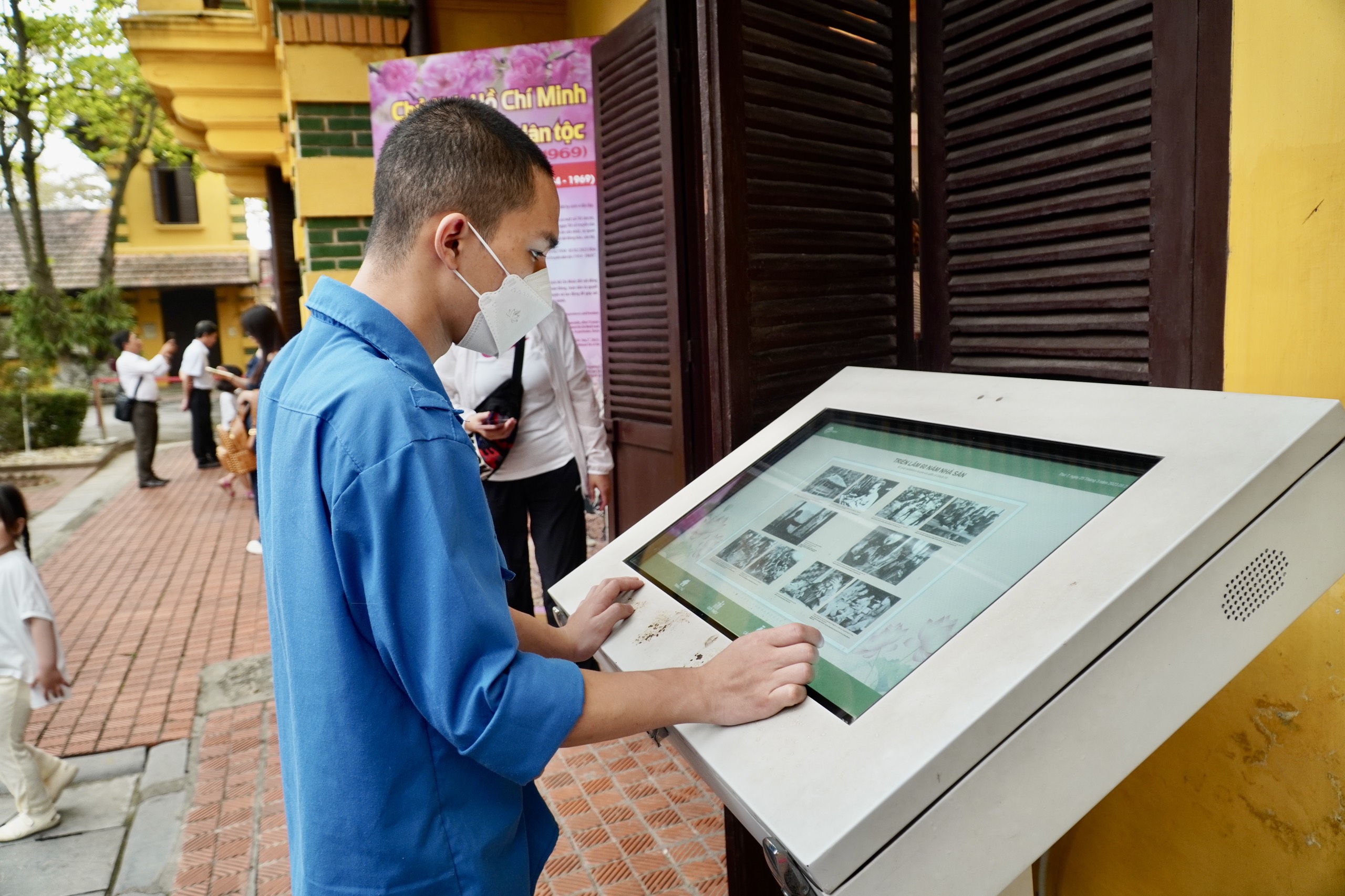 Sinh viên Cao đẳng Bách Khoa trải nghiệm Viếng lăng Bác và tham quan khu di tích Chủ tịch Hồ Chí Minh