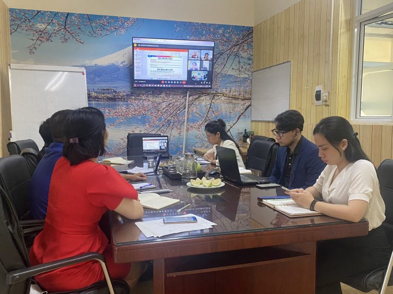 Đại diện trường Cao đẳng Bách Khoa tham gia cuộc họp