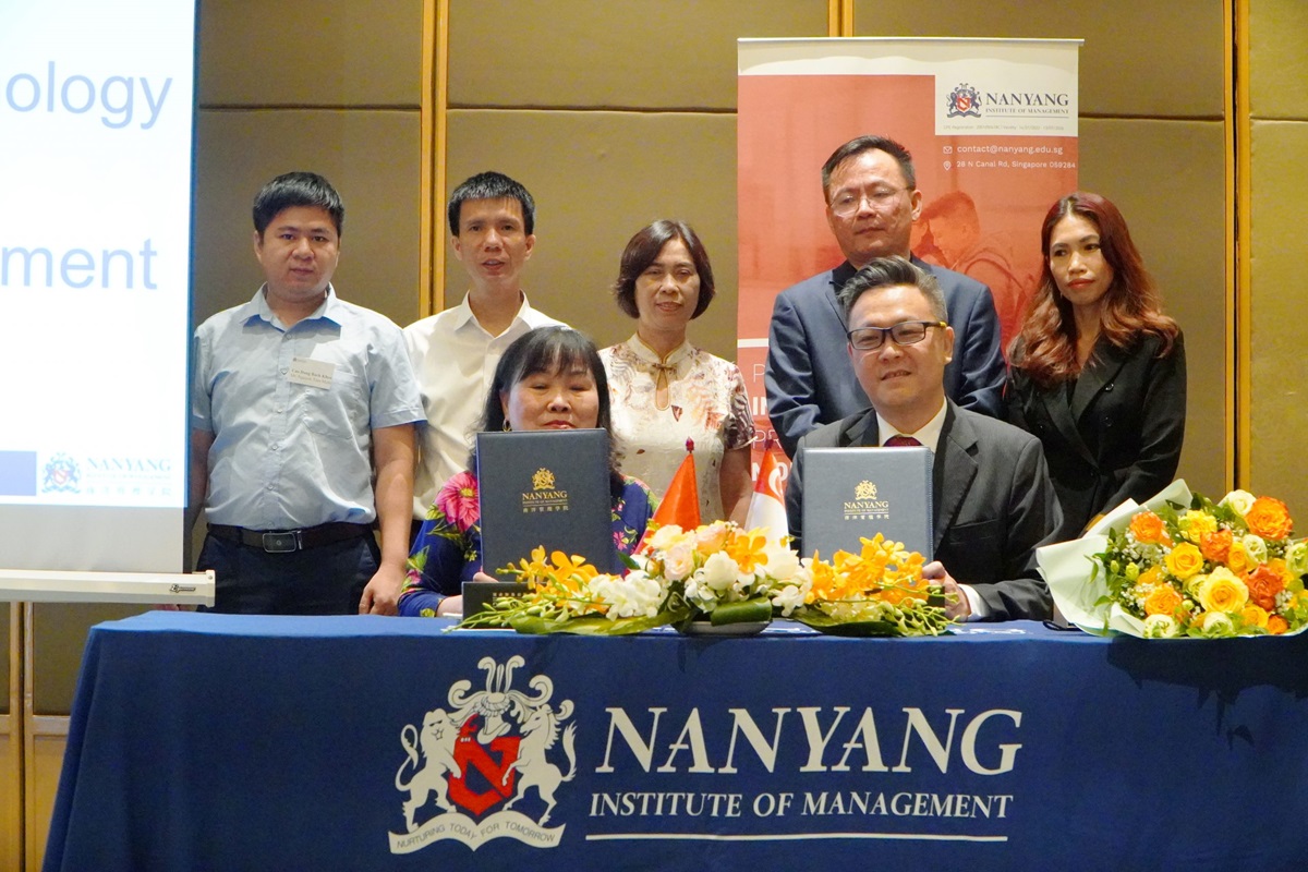Trường Cao đẳng Bách Khoa ký kết hợp tác với học viện Quản lý Nanyang (Singapore)