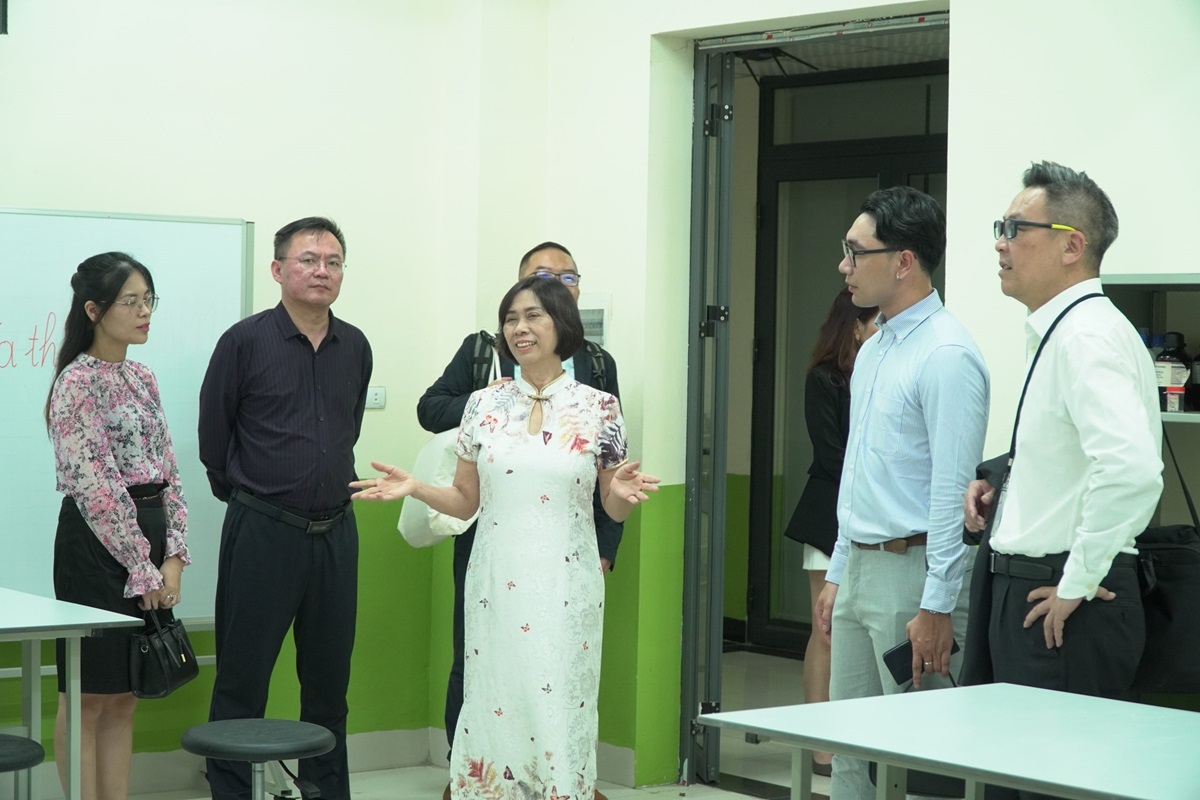 Trường Cao đẳng Bách Khoa ký kết hợp tác với học viện Quản lý Nanyang (Singapore)