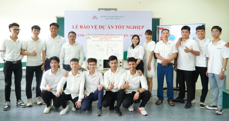 Buổi lễ bảo vệ dự án tốt nghiệp khoa Điện - Điện tử khóa 12