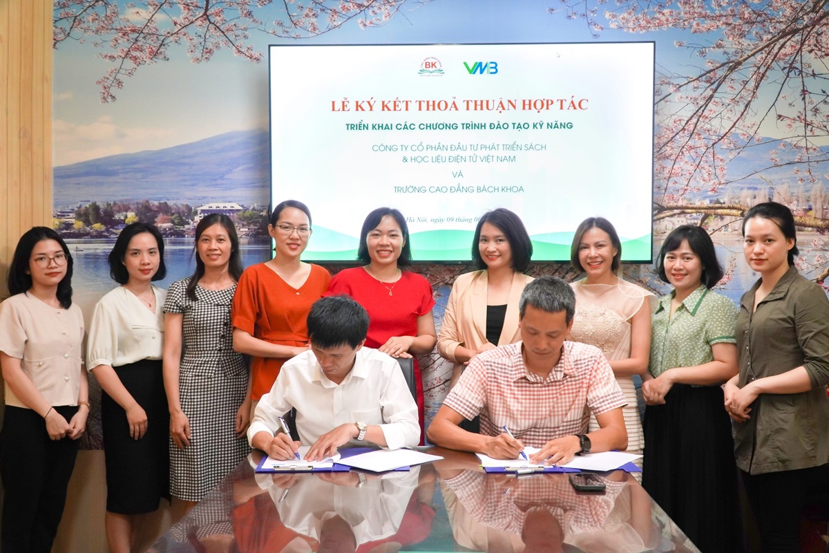 Hai bên ký kết hợp tác nhằm triển khai các chương trình đào tạo kỹ năng cho sinh viên và giảng viên.