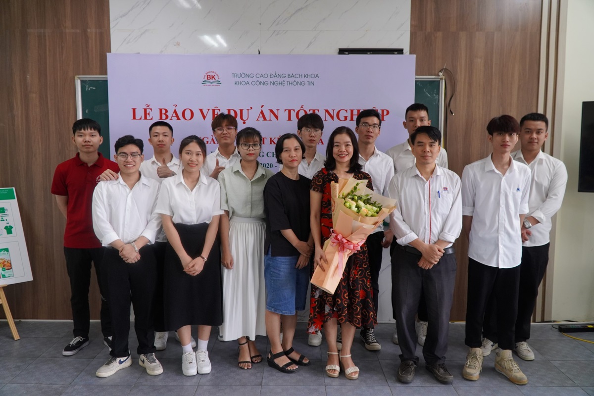 Thầy Đinh Văn Kiên - Chủ tịch Hội đồng Bảo vệ