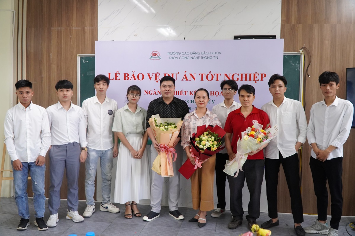Thầy Đinh Văn Kiên - Chủ tịch Hội đồng Bảo vệ