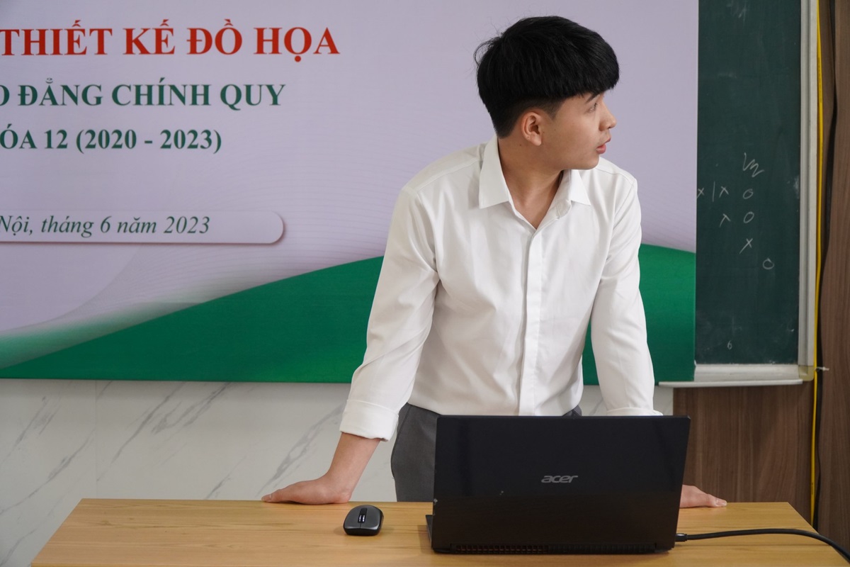 Thầy Đinh Văn Kiên - Chủ tịch Hội đồng Bảo vệ