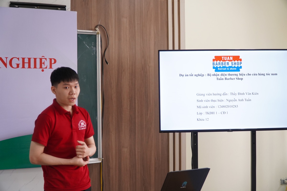 Thầy Đinh Văn Kiên - Chủ tịch Hội đồng Bảo vệ