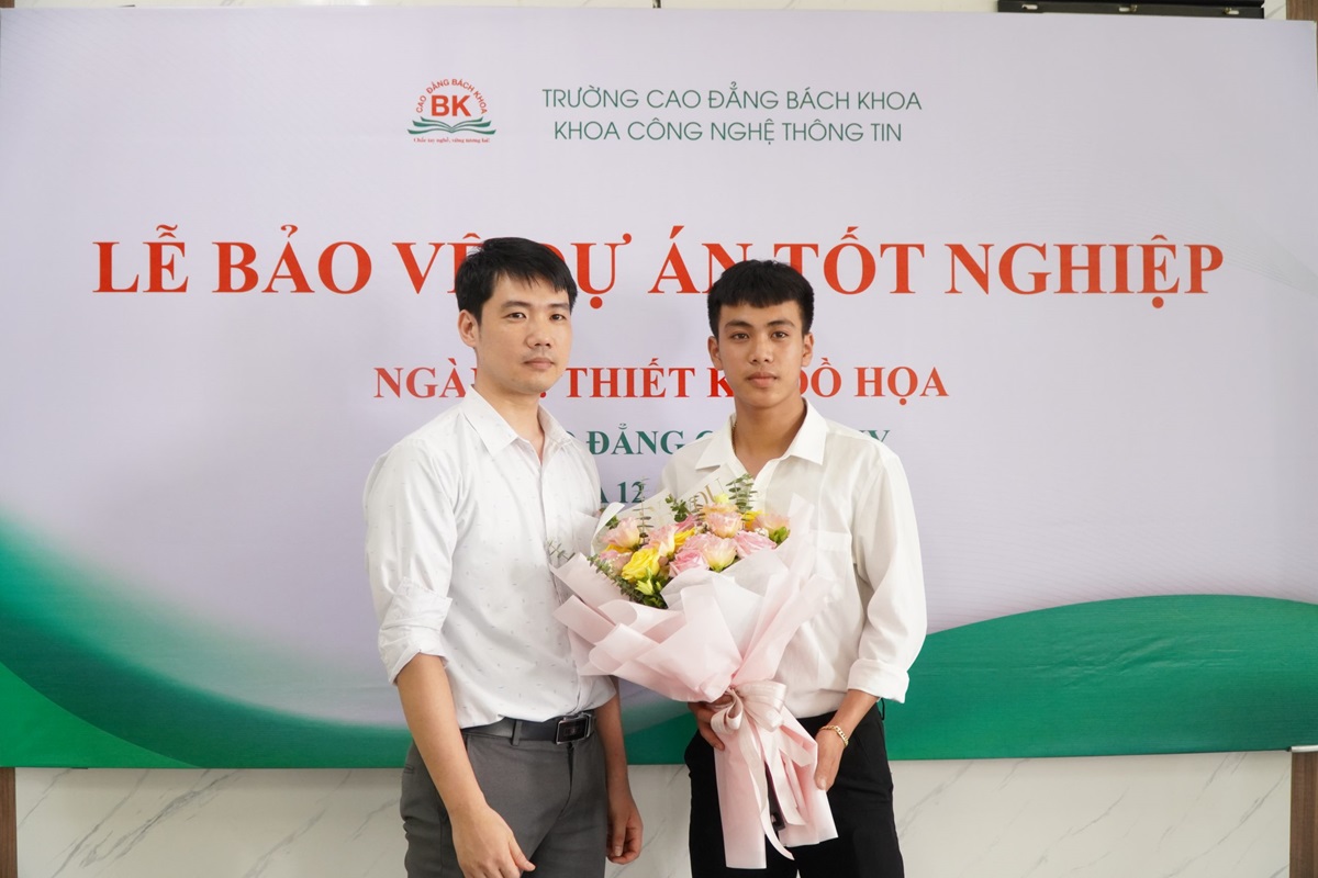 Thầy Đinh Văn Kiên - Chủ tịch Hội đồng Bảo vệ