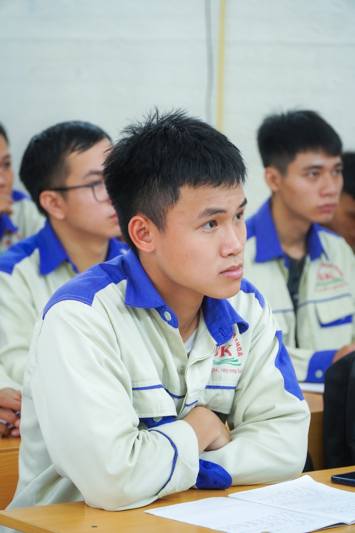 Buổi học thực hành của sinh viên ngành Công nghệ Ô tô khóa 13 tại xưởng thực hành