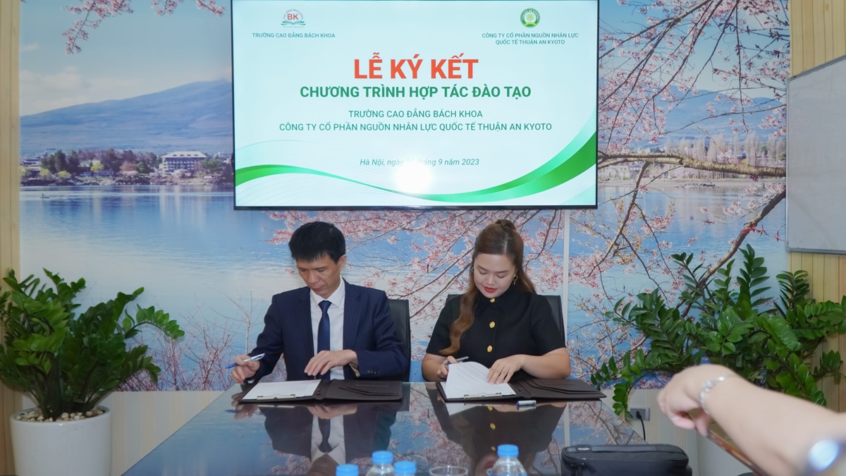 Buổi lễ ký kết chương trình hợp tác đào tạo trường Cao đẳng Bách Khoa và Công ty cổ phần nguồn nhân lực quốc tế Thuận An Kyoto.