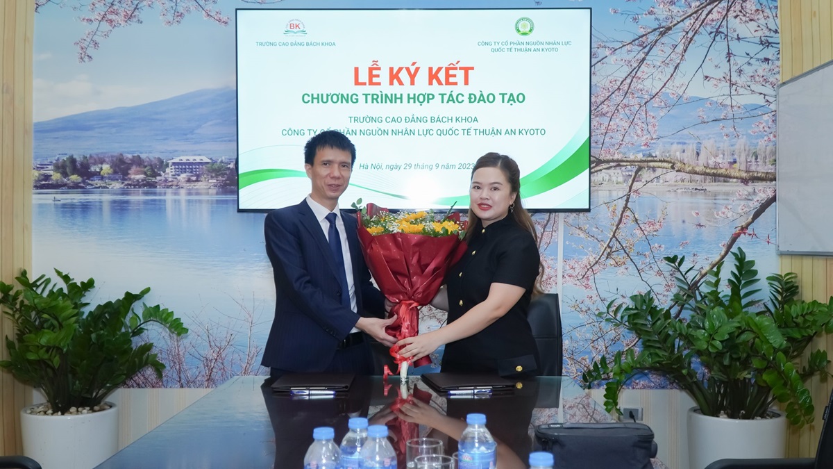 Buổi lễ ký kết chương trình hợp tác đào tạo trường Cao đẳng Bách Khoa và Công ty cổ phần nguồn nhân lực quốc tế Thuận An Kyoto.