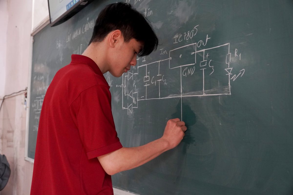 Lý giải 4 lý do hàng nghìn thí sinh lựa chọn học ngành Công nghệ kỹ thuật điện, điện tử hệ Cao đẳng