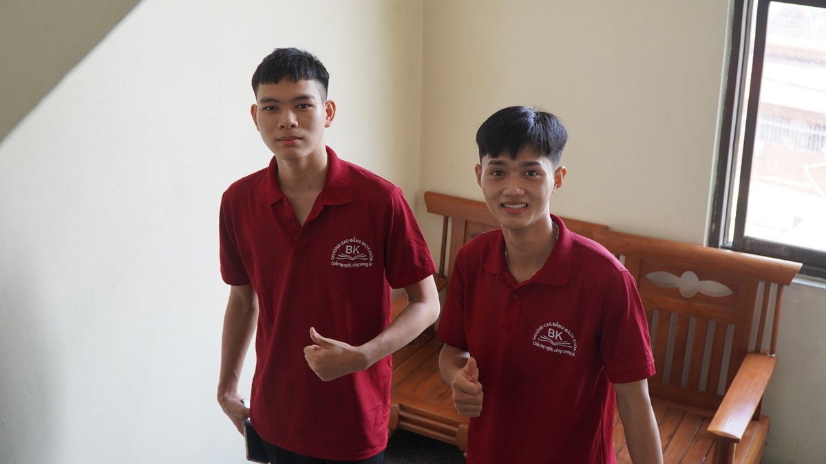 Sinh viên khoa Điện tử khóa 14