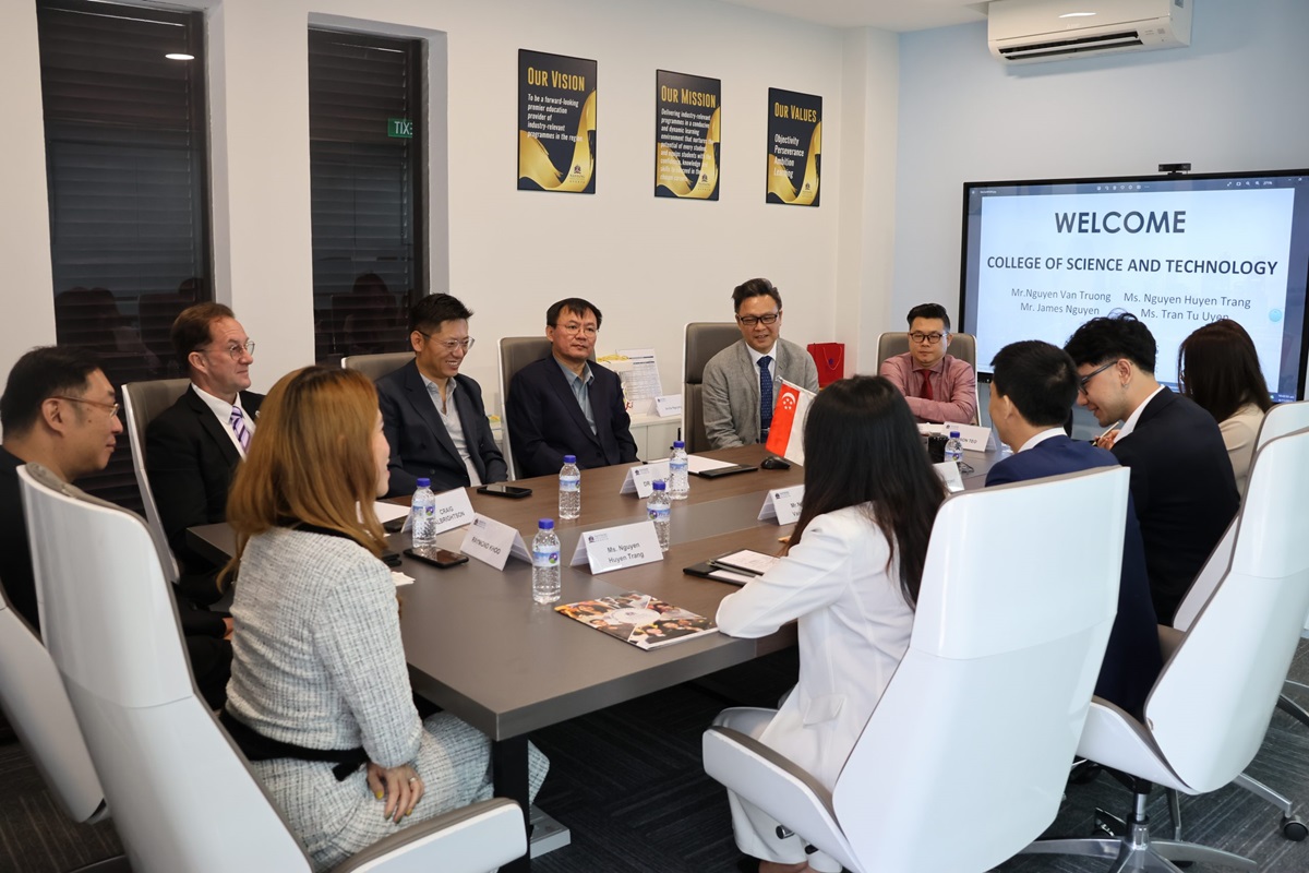 Đại diện hai trường gặp gỡ và chia sẻ