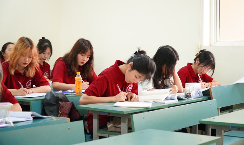 Sinh viên trường Cao đẳng Bách Khoa nhận bằng cử nhân tiếng Nhật