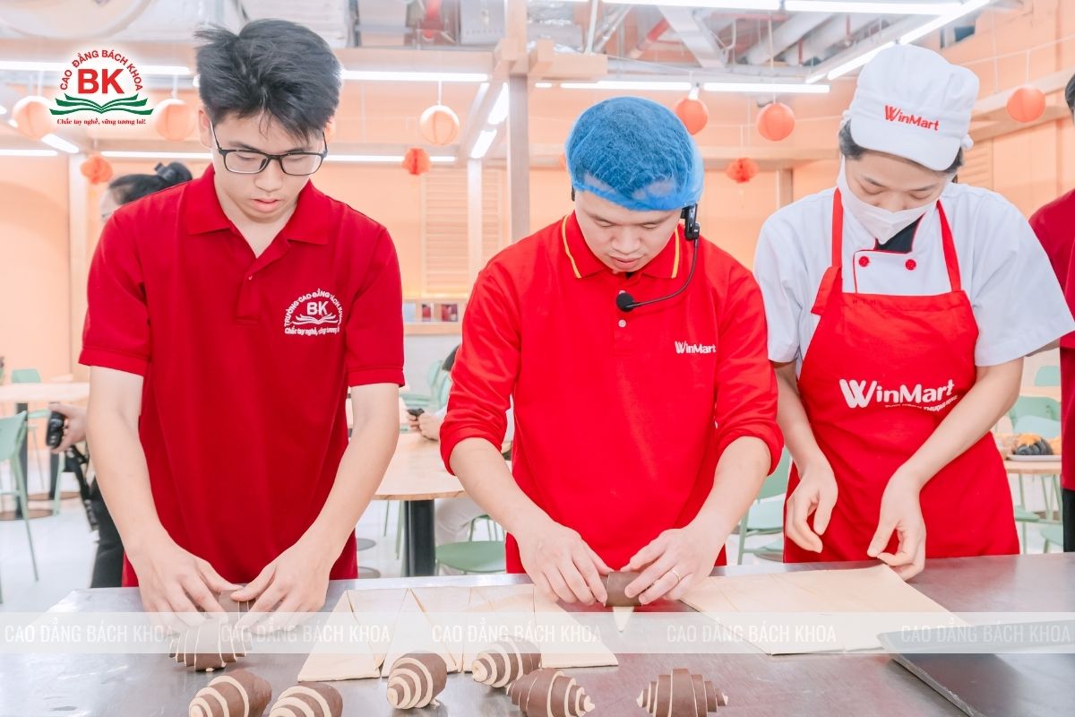 Sinh viên ngành Kỹ thuật chế biến món ăn được học những gì? Sinh viên ngành Kỹ thuật chế biến món ăn được học những gì?