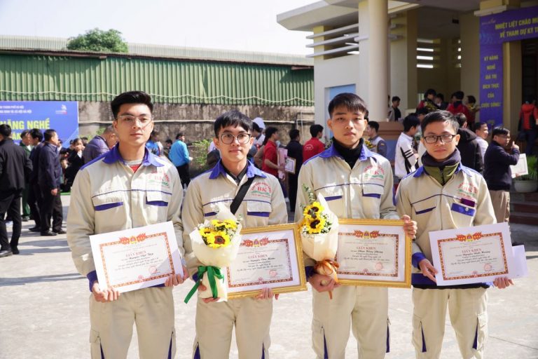 4 Sinh viên Trường Cao đẳng Bách Khoa tham gia đều đạt giải
