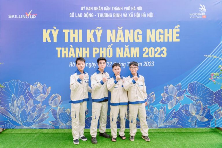 4 sinh viên đại diện Trường Cao đẳng Bách Khoa tham dự kỳ thi