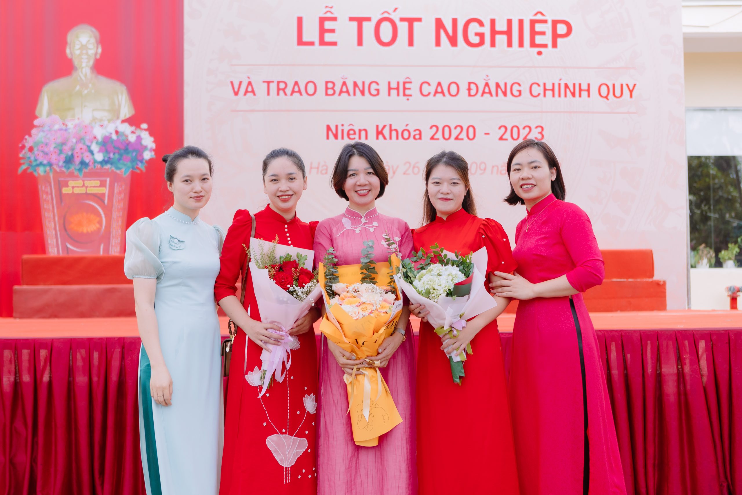 Cán bộ giảng viên Trường cao đẳng Bách Khoa