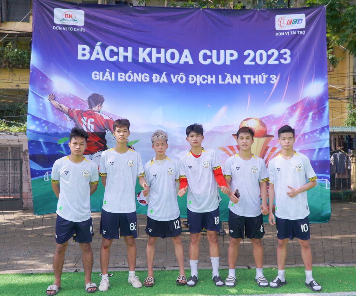 Sinh viên Cao đẳng Bách Khoa tham gia cuộc thi đá bóng BACHKHOA CUP 2023