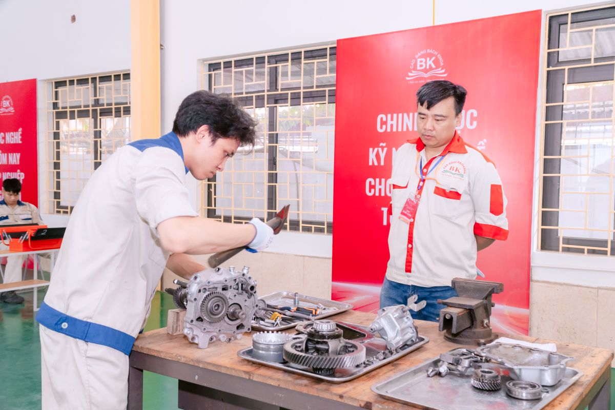Nên học cơ điện tử hay điện điện tử