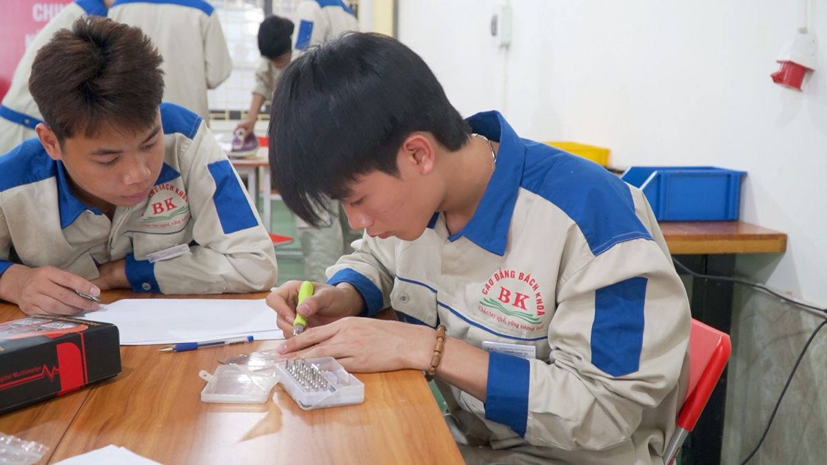 Nên học cơ điện tử hay điện điện tử