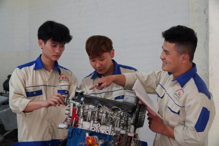 Thích lắp ráp học ngành gì để thỏa mãn đam mê?