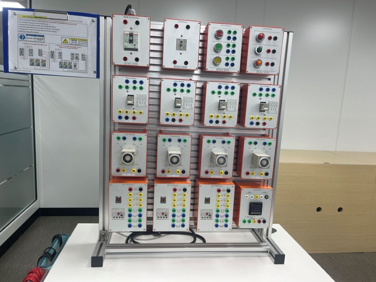 Trải nghiệm của sinh viên khoa Điện tử tại LG Display Việt Nam (Hải Phòng)