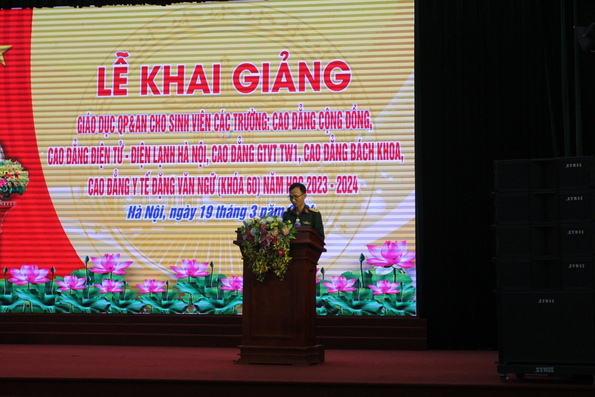 Đại tá Lê Hồng Đăng - Phó Hiệu trưởng Trường Quân sự Bộ Tư lệnh Thủ đô Hà Nội phát biểu khai mạc