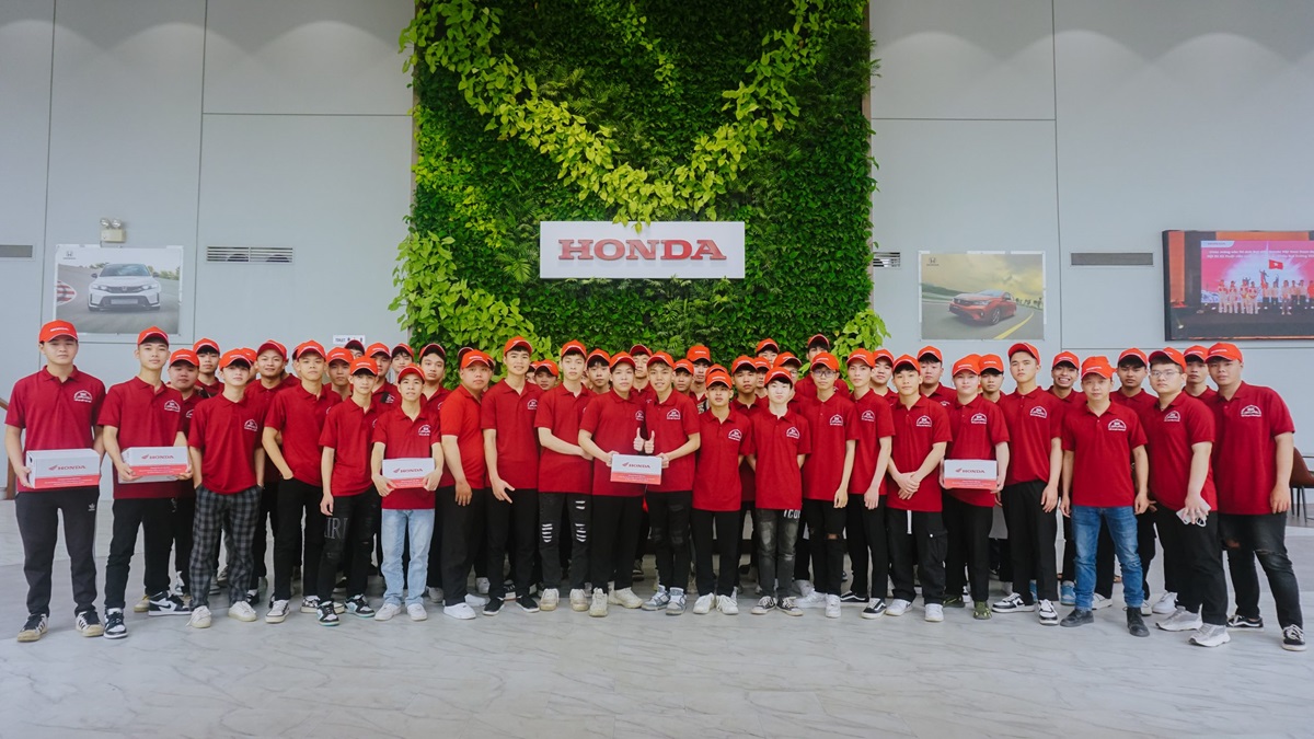 Sinh viên Công nghệ Ô tô tham quan và trải nghiệm thực tế tại nhà máy Honda Việt Nam