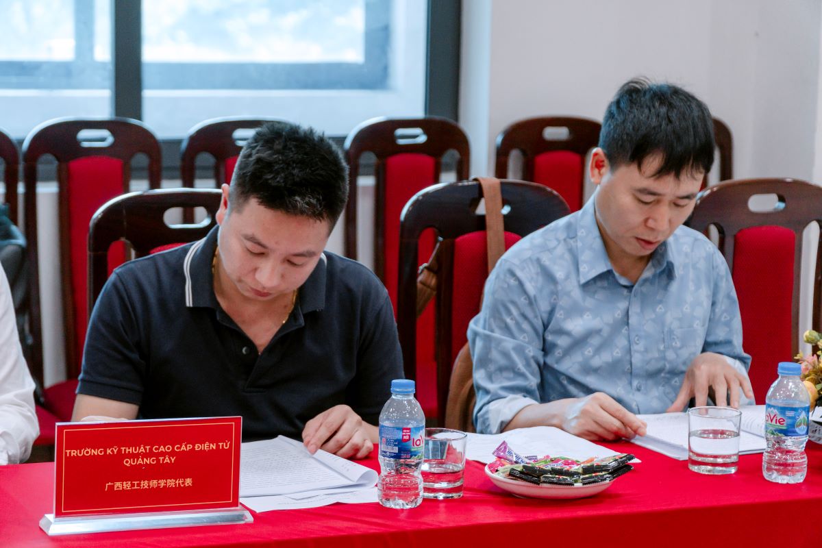 Đón tiếp và làm việc với Đoàn Sở Nguồn nhân lực và An sinh xã hội khu tự trị dân tộc Choang Quảng Tây