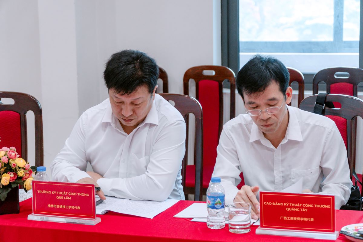 Đón tiếp và làm việc với Đoàn Sở Nguồn nhân lực và An sinh xã hội khu tự trị dân tộc Choang Quảng Tây