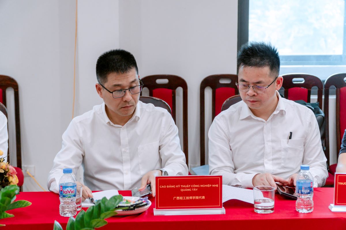 Đón tiếp và làm việc với Đoàn Sở Nguồn nhân lực và An sinh xã hội khu tự trị dân tộc Choang Quảng Tây