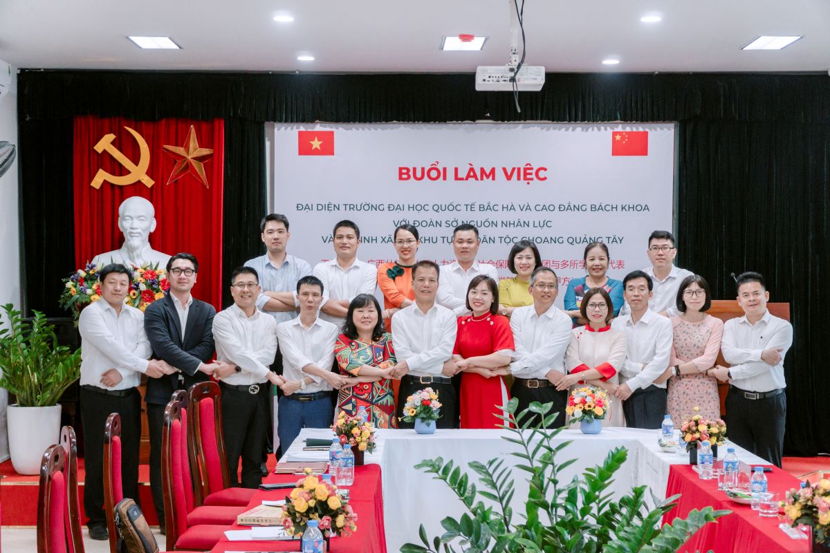Nhà trường hi vọng quan hệ hợp tác giữa 2 bên ngày càng bền vững