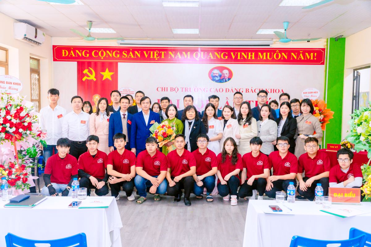 Đại hội Chi bộ Trường Trường Cao đẳng Bách Khoa nhiệm kỳ 2025 - 2027diễn ra thành công rực rỡ