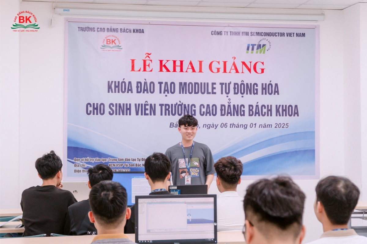 Sinh viên ngành Công nghệ kỹ thuật điện, điện tử tham gia đào tạo Module tự động hóa