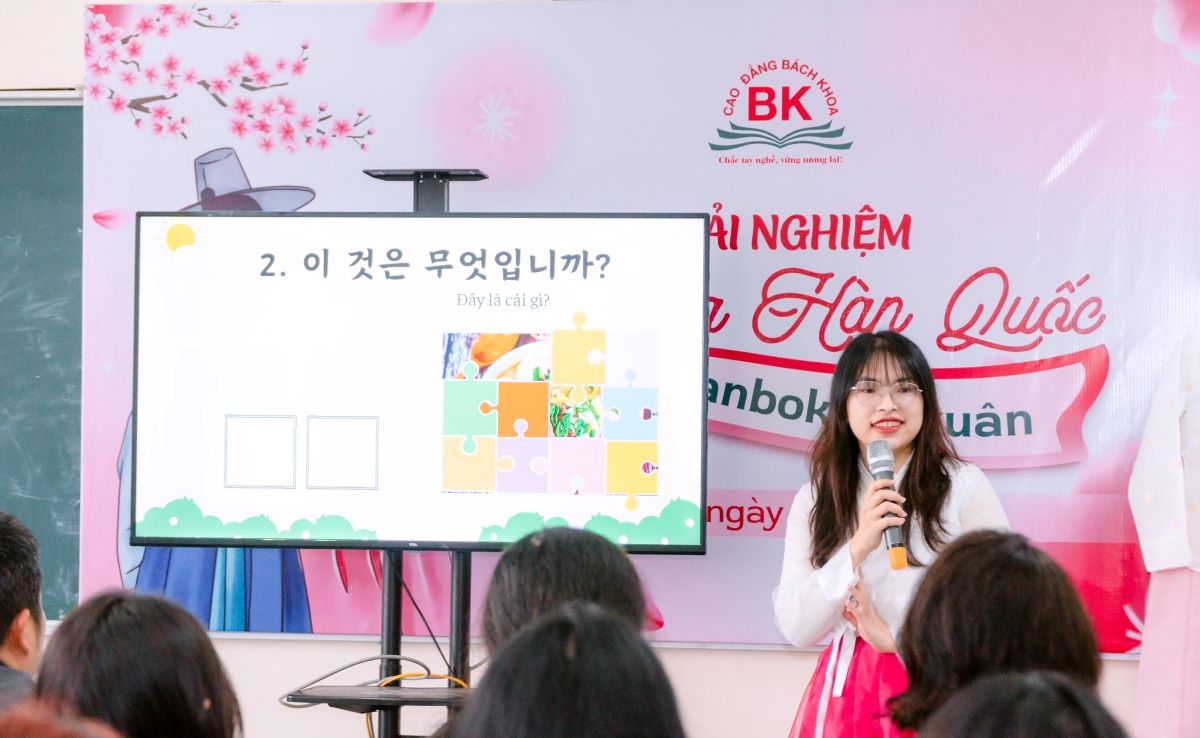 Các chương trình trải nghiệm văn hóa được diễn ra thường xuyên Các chương trình trải nghiệm văn hóa được diễn ra thường xuyên