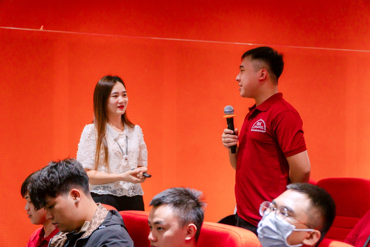 Đại diện công ty LG Display Việt Nam Hải Phòng giao lưu với sinh viên Cao đẳng Bách Khoa-1
