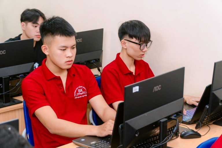 Lý do học ngành Lập trình máy tính tại trường Cao đẳng Bách khoa