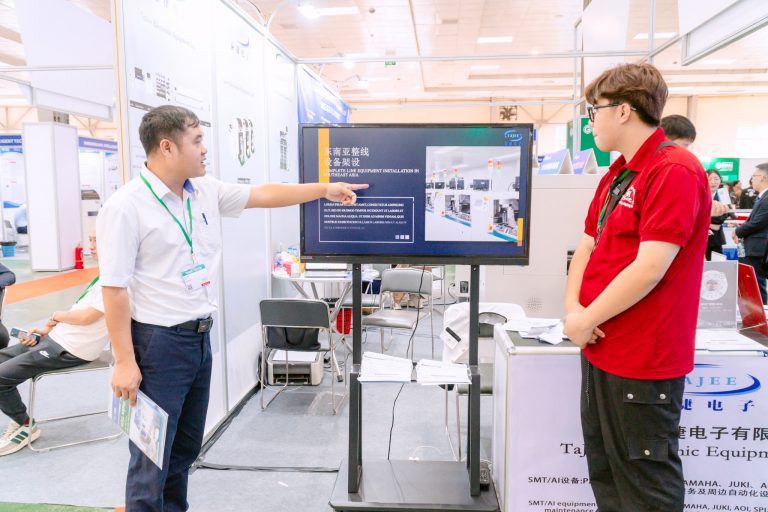 Sinh viên thường xuyên trải nghiệm tham quan mô hình máy móc, linh kiện điện tử thực tế, đời mới nhất