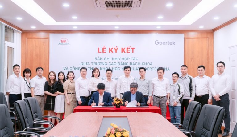 ThS Nguyễn Văn Trường - Chủ tịch HĐQT Trường Cao đẳng Bách Khoa và đại diện Công ty Goertek ký biên bản ghi nhớ hợp tác