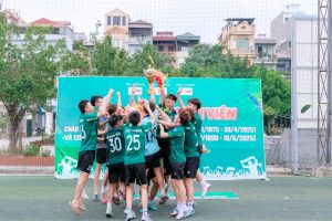 Lễ bế mạc giải bóng đá giao hữu sinh viên Trường Cao đẳng Bách Khoa năm 2025