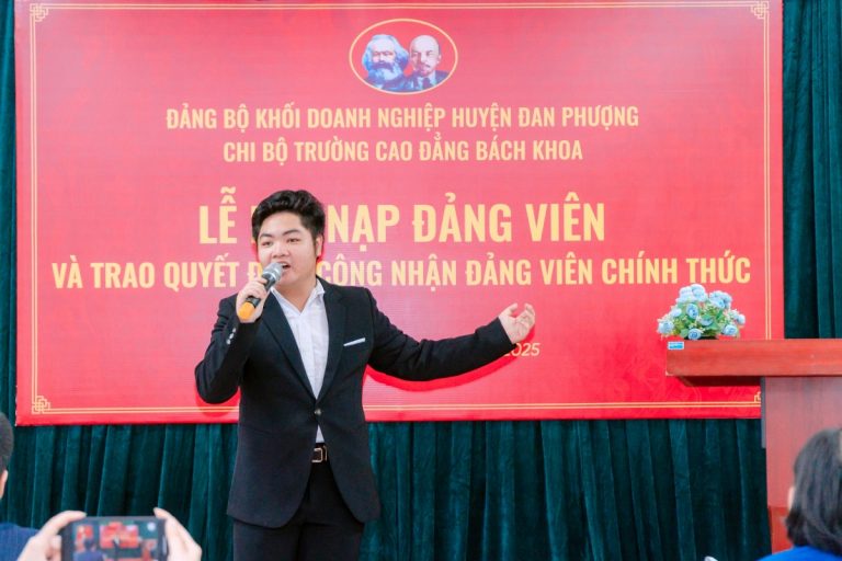 Đức Anh cảm thấy tự hào khi được trình diễn tại buổi lễ quan trọng của nhà trường